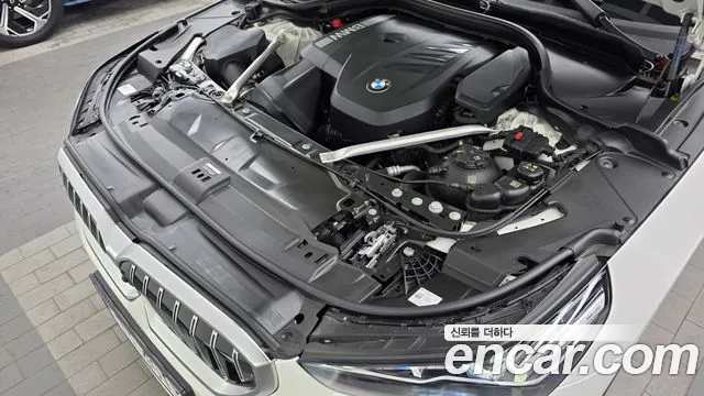 BMW 5-Series 2023 thumb 6