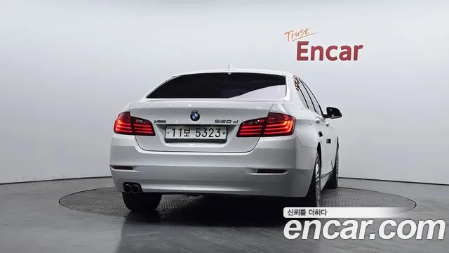 BMW 5-Series 2015 thumb 3