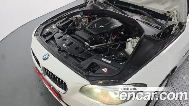 BMW 5-Series 2015 thumb 5