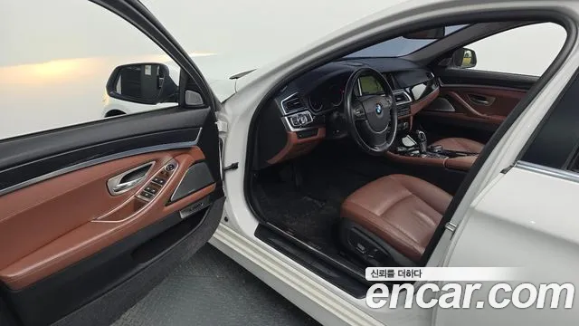BMW 5-Series 2015 thumb 9
