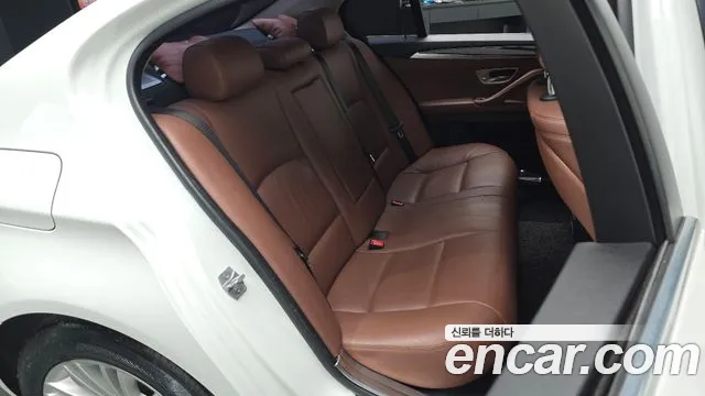 BMW 5-Series 2015 thumb 10