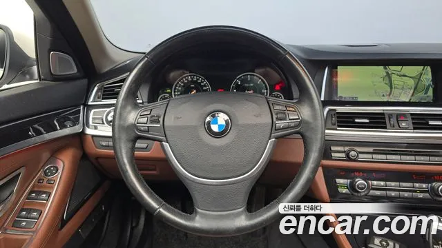 BMW 5-Series 2015 thumb 12