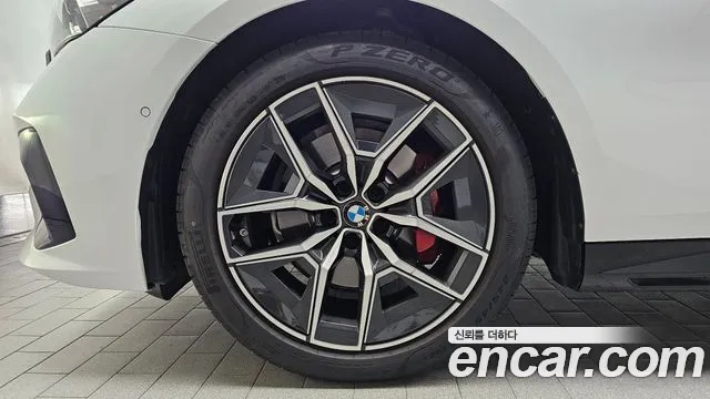 BMW 5-Series 2025 thumb 4