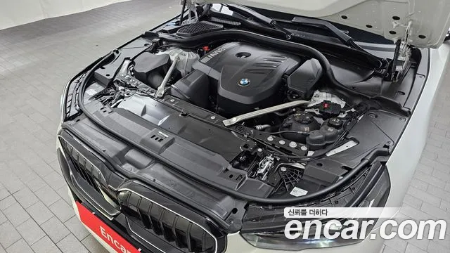 BMW 5-Series 2025 thumb 5