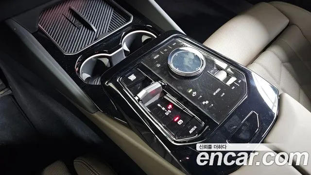 BMW 5-Series 2025 thumb 8