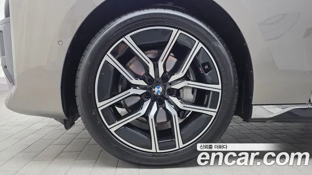 BMW 7-Series 2025 thumb 4