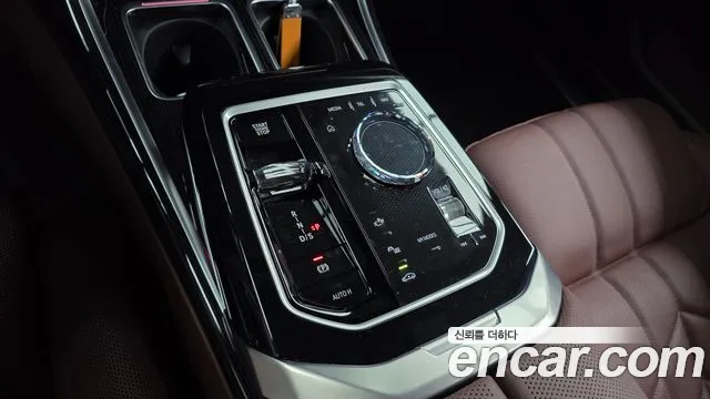 BMW 7-Series 2025 thumb 8