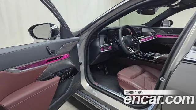 BMW 7-Series 2025 thumb 9