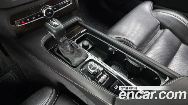 Volvo XC90 2016 thumb 9