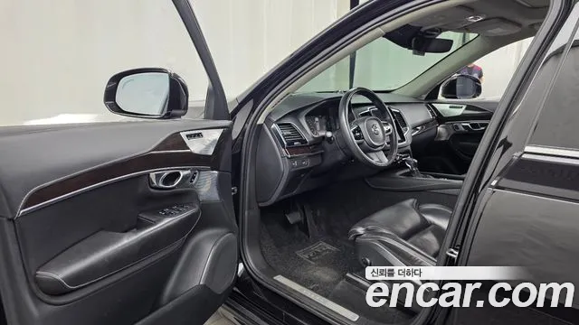 Volvo XC90 2016 thumb 10