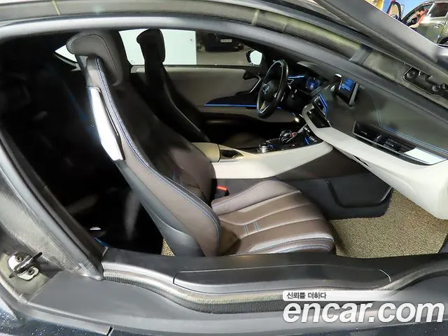 BMW i8 2015 thumb 8