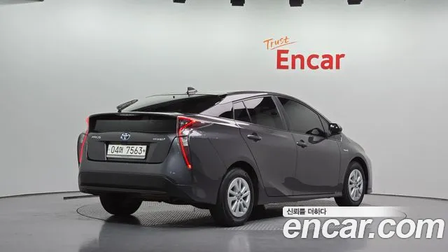 Toyota Prius 2017 thumb 2