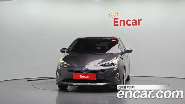 Toyota Prius 2017 thumb 3