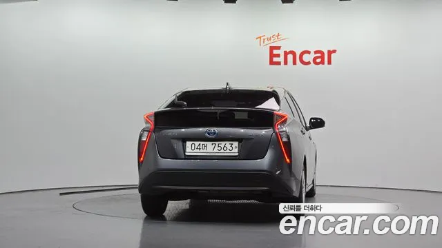 Toyota Prius 2017 thumb 4