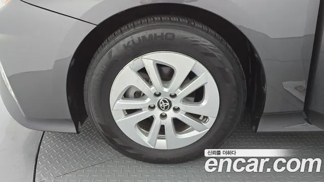 Toyota Prius 2017 thumb 5