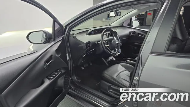 Toyota Prius 2017 thumb 10