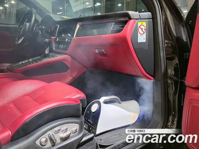 Porsche Macan 2020 thumb 3