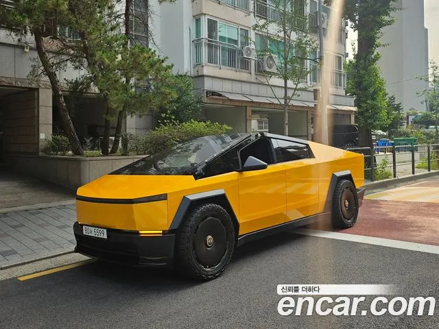 Tesla Cybertruck 2025 thumb 2