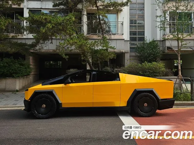 Tesla Cybertruck 2025 thumb 3