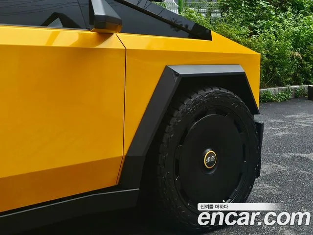Tesla Cybertruck 2025 thumb 5