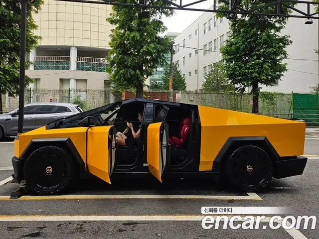 Tesla Cybertruck 2025 thumb 6