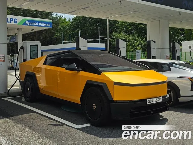 Tesla Cybertruck 2025 thumb 7