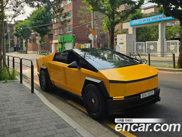 Tesla Cybertruck 2025 thumb 12