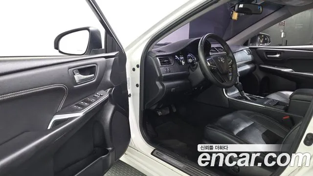 Toyota Camry 2017 thumb 10