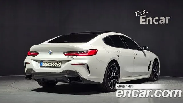 BMW 8-Series 2021 thumb 2