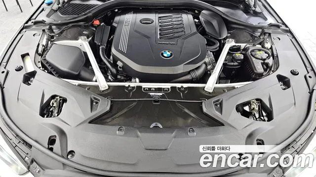 BMW 8-Series 2021 thumb 6