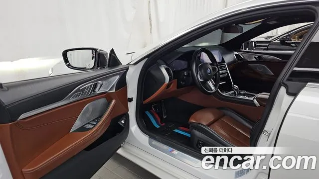 BMW 8-Series 2021 thumb 10