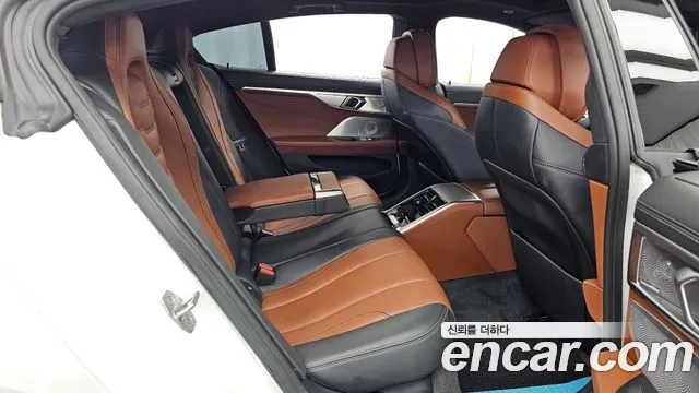 BMW 8-Series 2021 thumb 12