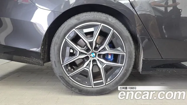 BMW 5-Series 2025 thumb 5