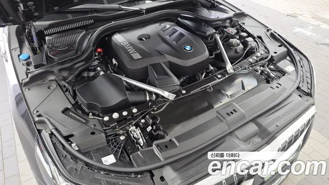 BMW 5-Series 2025 thumb 6