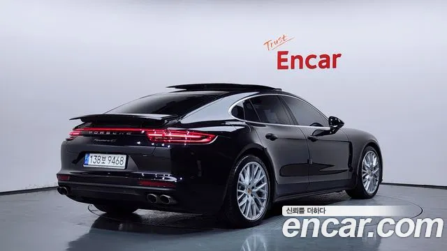 Porsche Panamera 2017 thumb 2