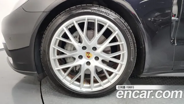 Porsche Panamera 2017 thumb 5