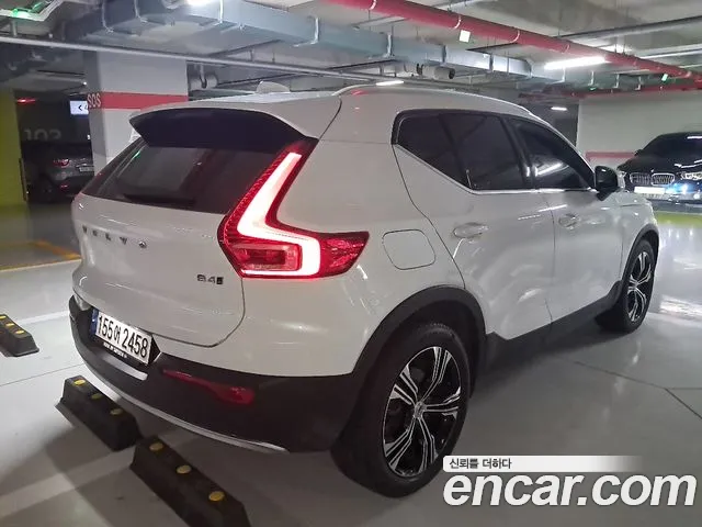 Volvo XC40 2021 thumb 4