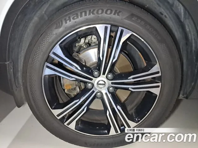 Volvo XC40 2021 thumb 5