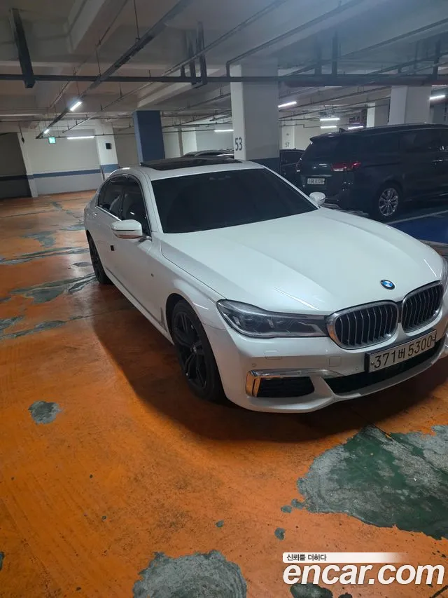 BMW 7-Series 2018 thumb 4