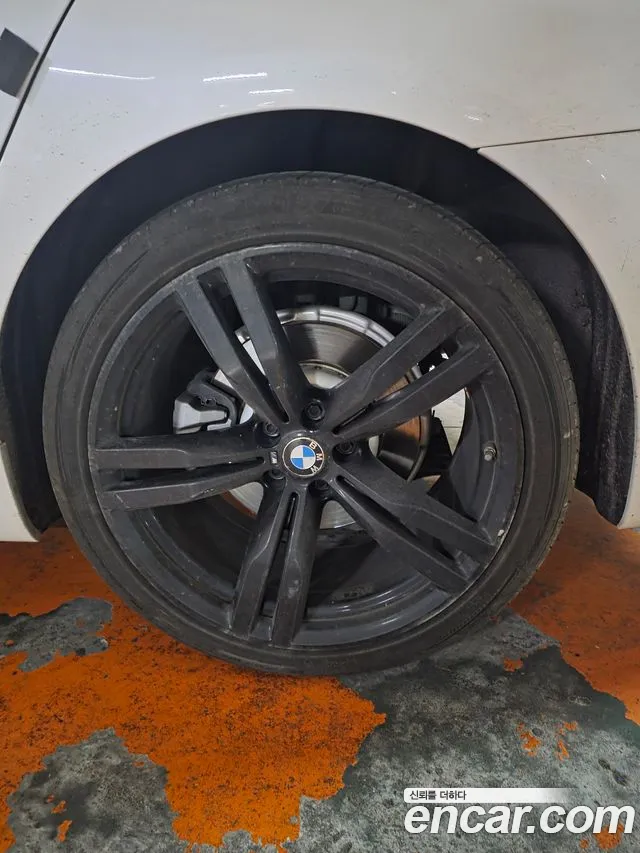 BMW 7-Series 2018 thumb 5