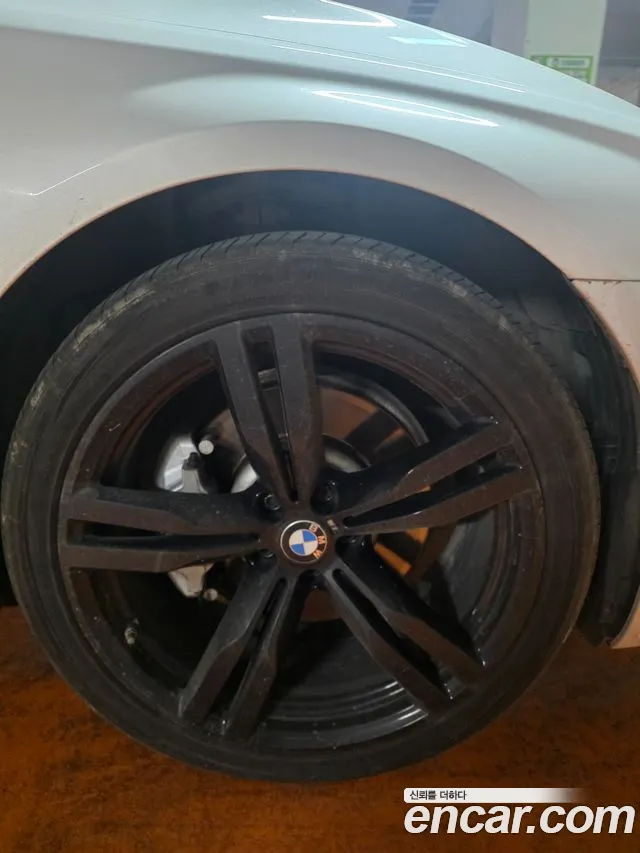 BMW 7-Series 2018 thumb 7