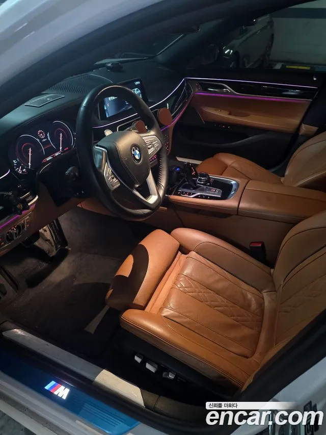 BMW 7-Series 2018 thumb 9