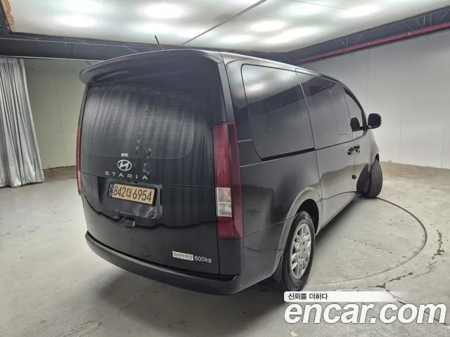 Hyundai Staria 2023 thumb 2