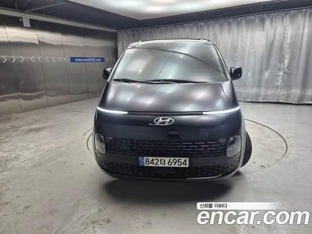 Hyundai Staria 2023 thumb 3