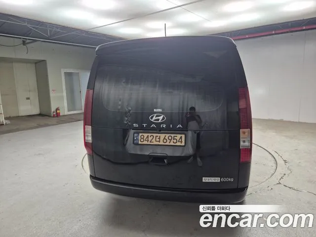 Hyundai Staria 2023 thumb 4