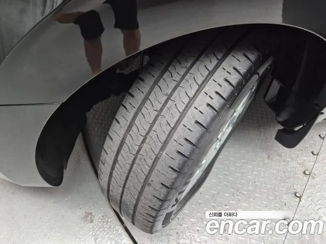 Hyundai Staria 2023 thumb 5
