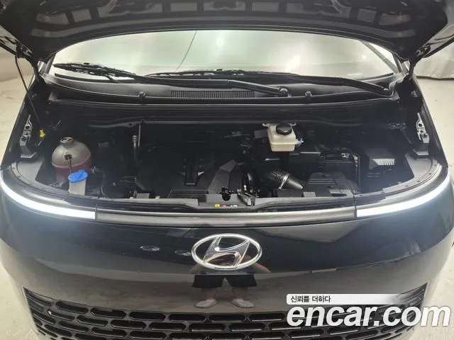 Hyundai Staria 2023 thumb 6