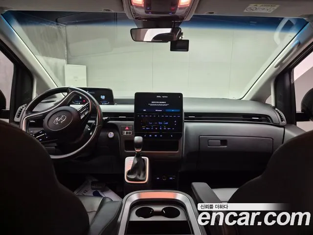 Hyundai Staria 2023 thumb 7