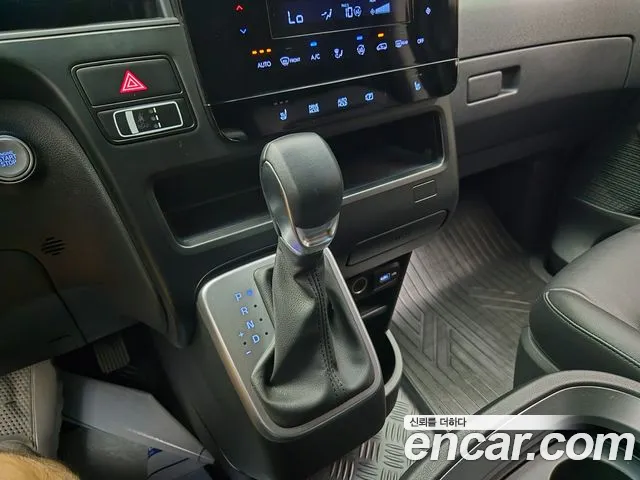 Hyundai Staria 2023 thumb 9