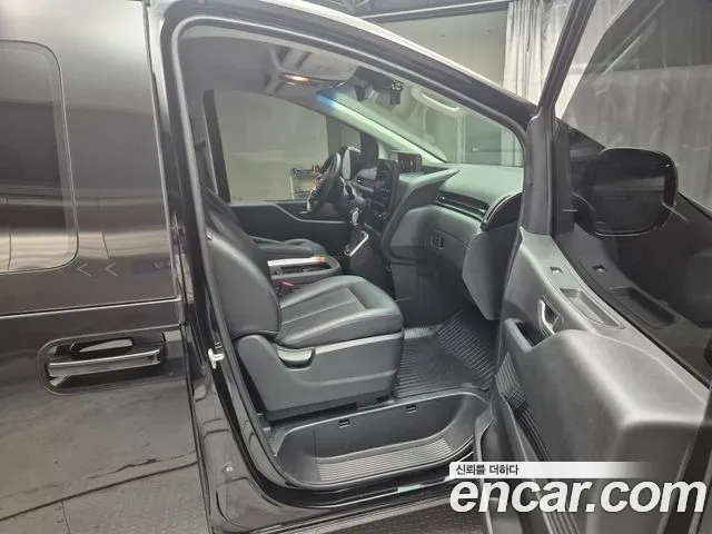 Hyundai Staria 2023 thumb 10